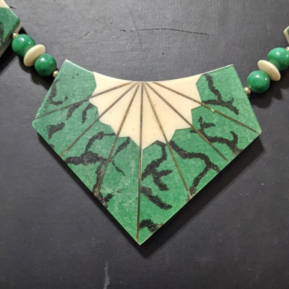 Vintage Gold Tone Green Cream Beaded Plaque Bib Style Statement Necklace - Picture 3 of 8